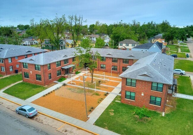 Building Photo - Live/work One Bedroom with Study in Plaza ...