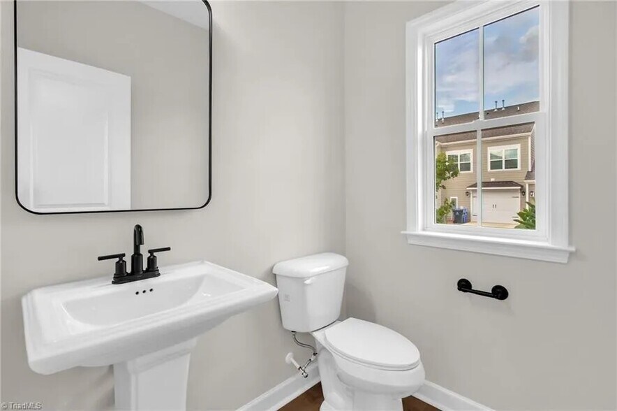 Building Photo - 1714 Creekline Dr