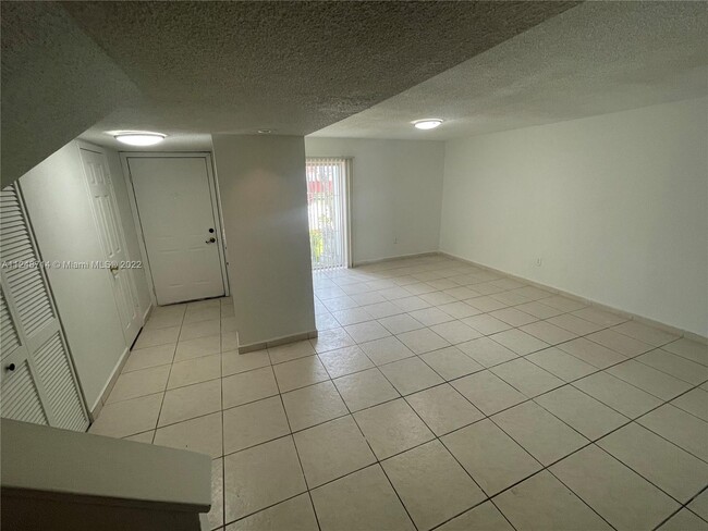 Building Photo - 500 NW 107th Ave  10C Miami Fl 33172