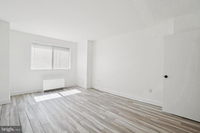 Building Photo - 2059 Huntington Ave