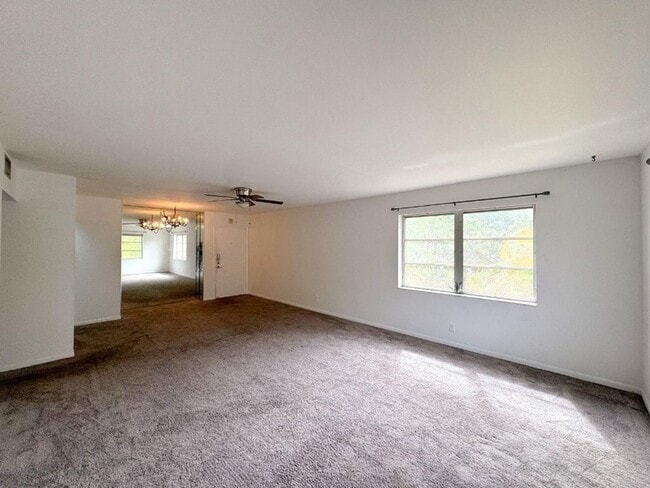 Building Photo - 12 NE 19th Ct