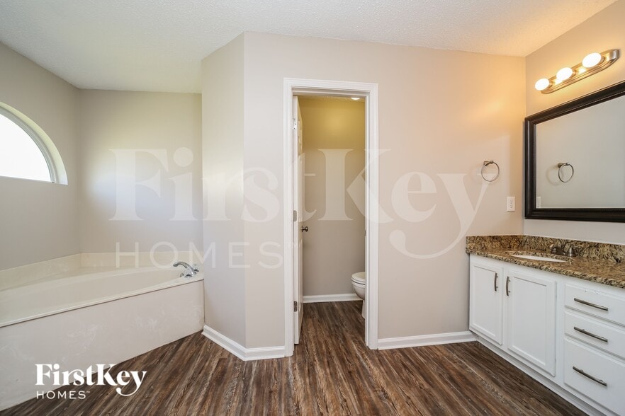 Building Photo - 4052 Edgeland Trail