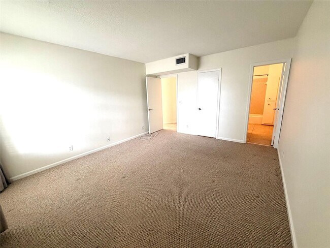 Building Photo - 2151 NE 68th St