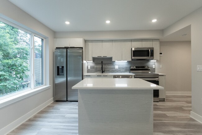 Building Photo - 665 N 35th St