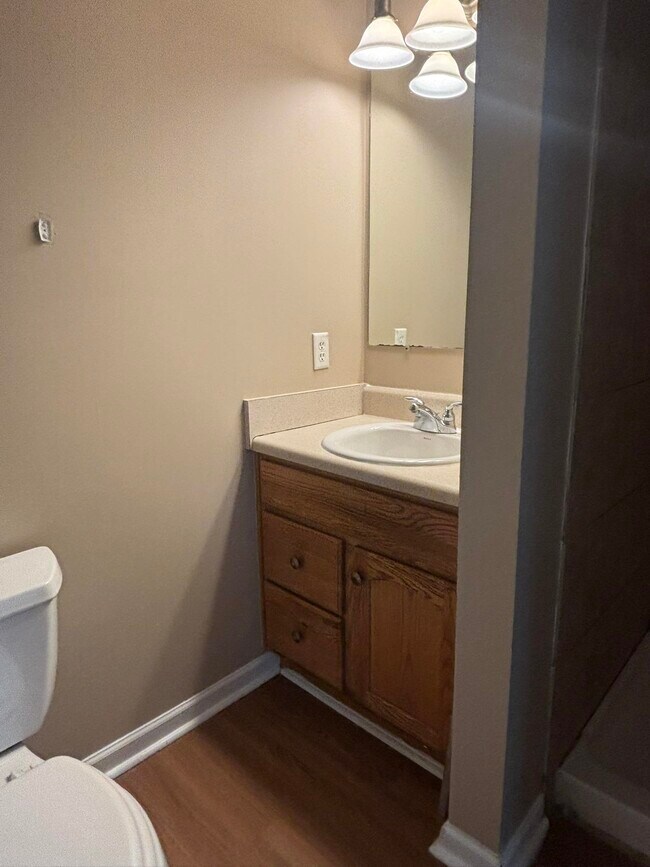 Building Photo - 2757 Kennedy Dr