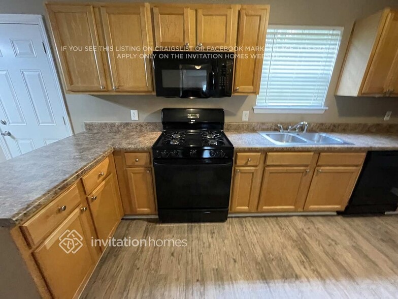 Building Photo - 3785 Tor Way