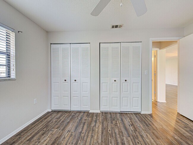 Building Photo - 2BD/2BA Mission Lakes Condo