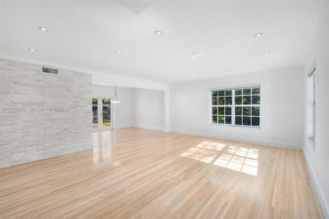 Building Photo - 11401 SW 72nd Pl