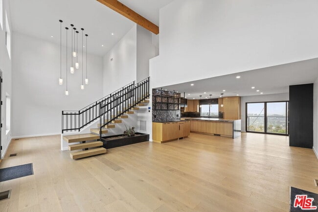 Building Photo - 105 Sequoia Dr