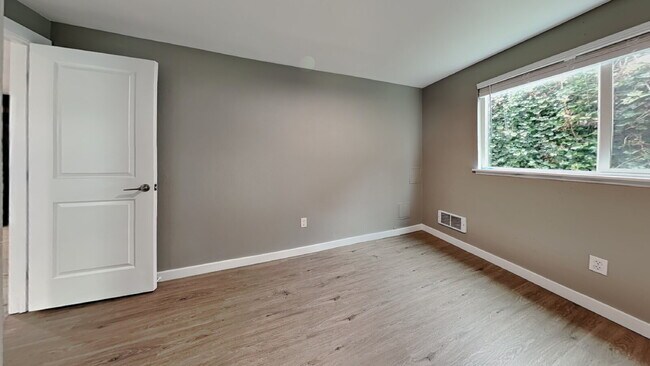 Building Photo - 1105 S Woodlawn St