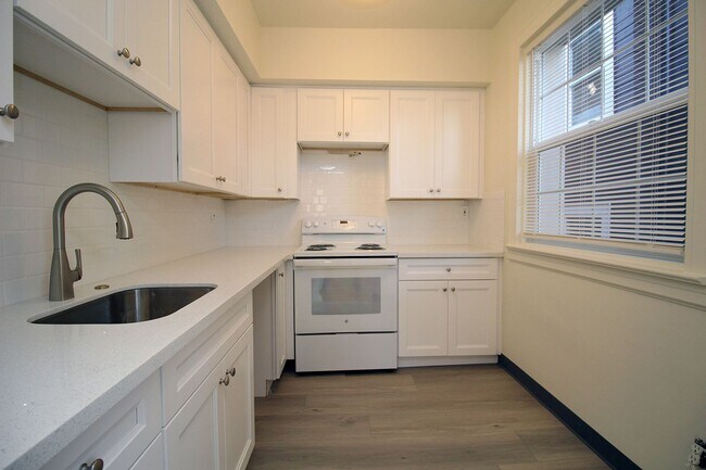 Building Photo - 1928 SW Laurel St