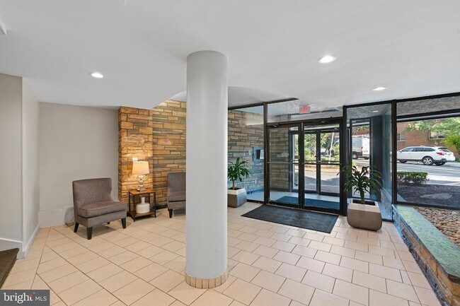 Building Photo - 3901 Tunlaw Rd NW