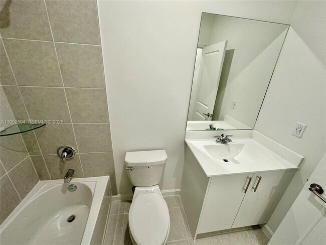 Building Photo - 2867 SE 25th Ter