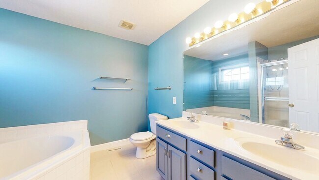 Building Photo - Stunning 4-Bedroom, 3.5-Bath Home with Over 3,800 Sq. Ft. of Ideal Living Space in East Bloomington