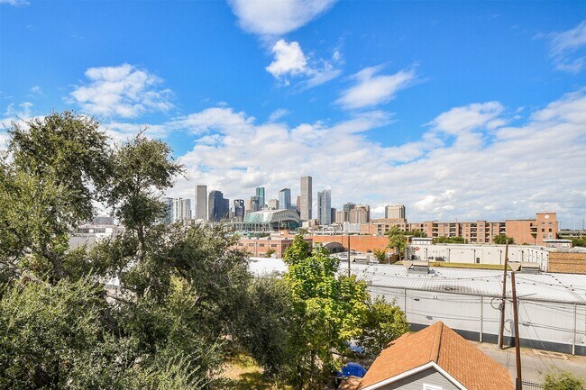 Building Photo - 2412 Canal St