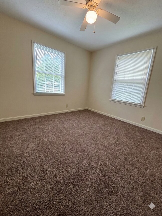 Building Photo - Available Now **** Newly Renovated*** Your Perfect Home!