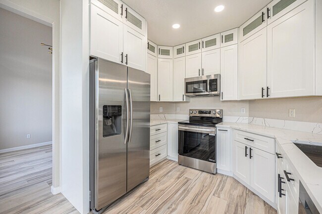 Building Photo - 3833 E Aldenbridge Cir