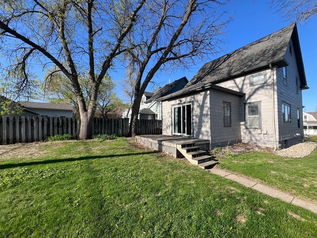 Building Photo - 1200 S Dakota Ave