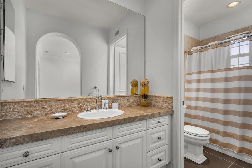 Building Photo - 8001 Ocean Bluff Dr