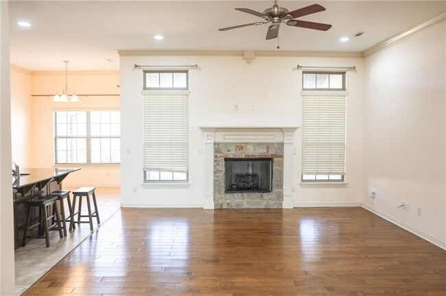 Building Photo - 3800 SW High Point Ave