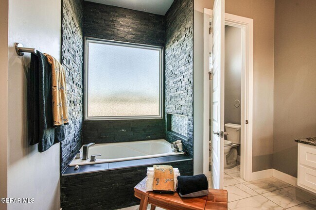 Building Photo - 6716 Rio Haciendas