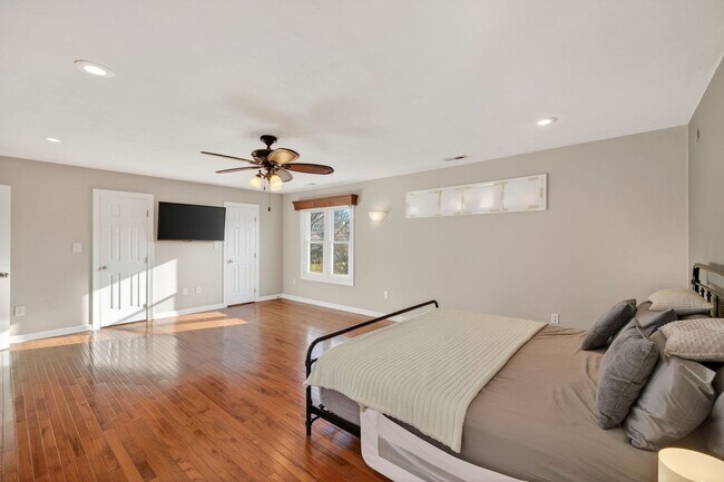 Building Photo - Elegant & Spacious Home Available in Church Point