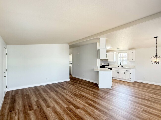 Building Photo - 4 Magnolia Via
