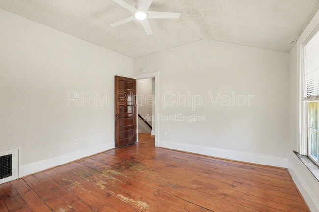 Building Photo - 2220 Salvador St