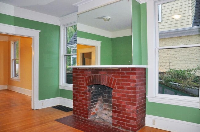 Building Photo - CLICK "REQUEST A TOUR" NOW!