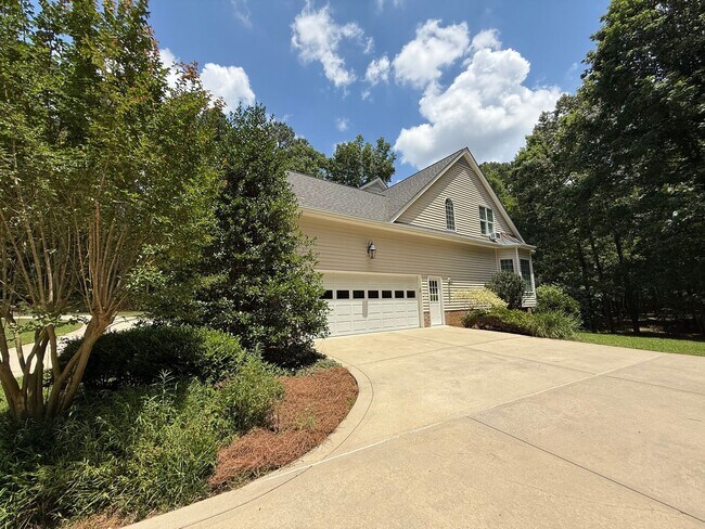 Building Photo - Tranquil and Secluded Raleigh Home with Un...