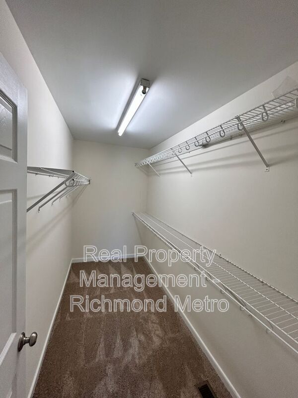 Building Photo - 402 Wilmer Ave