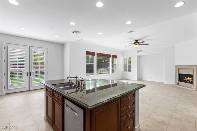 Building Photo - 58 Contrada Fiore Dr