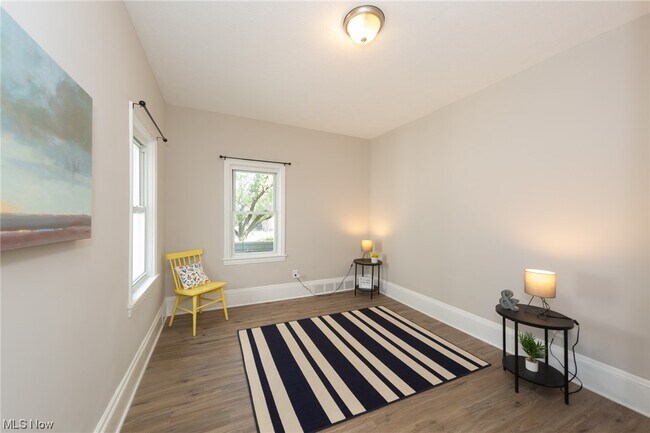 Building Photo - 2057 Fairview