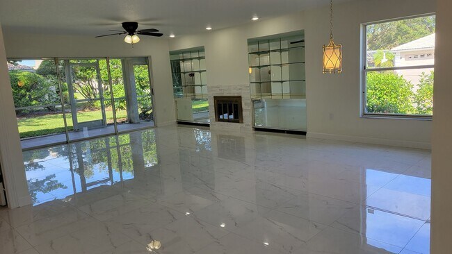 Building Photo - Annual unfurnished  renovated 2/2 villa in...