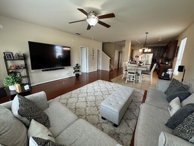 Building Photo - Texas Size Home!! Featuring over 2700 sq ft
