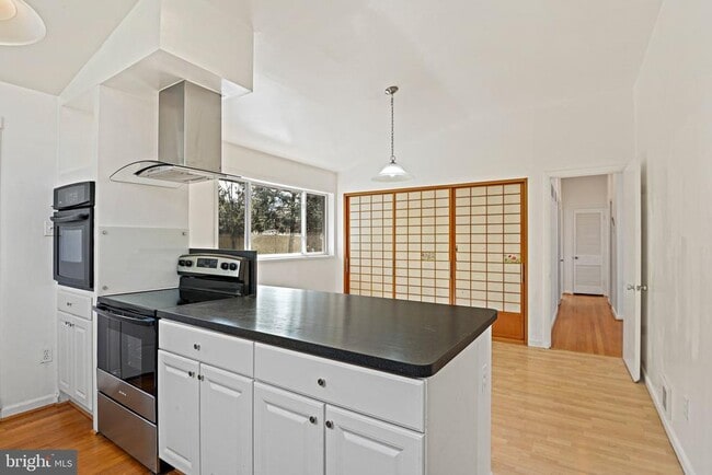 Building Photo - 6713 Old Chesterbrook Rd