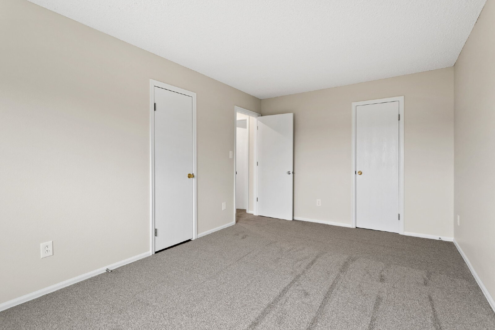 Building Photo - Corner Lot Charmer Near Fort Carson & Pete...