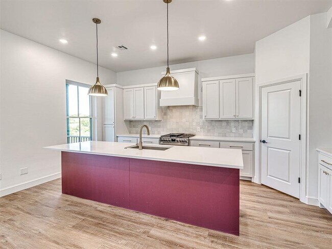Building Photo - 29612 Memory Ln