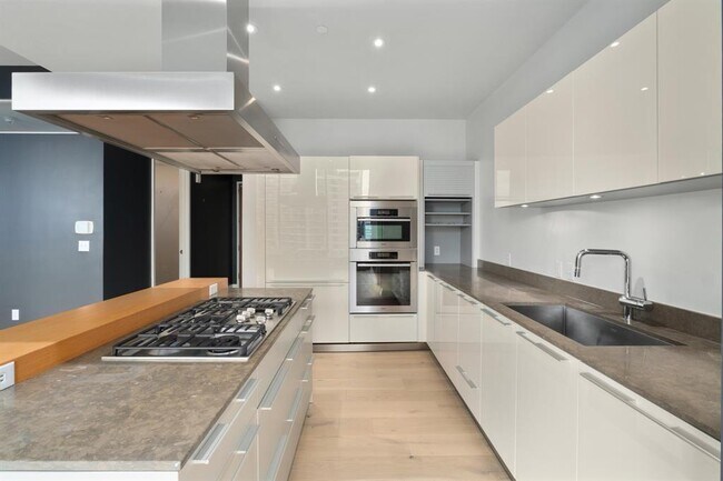 Building Photo - 210 Lavaca St