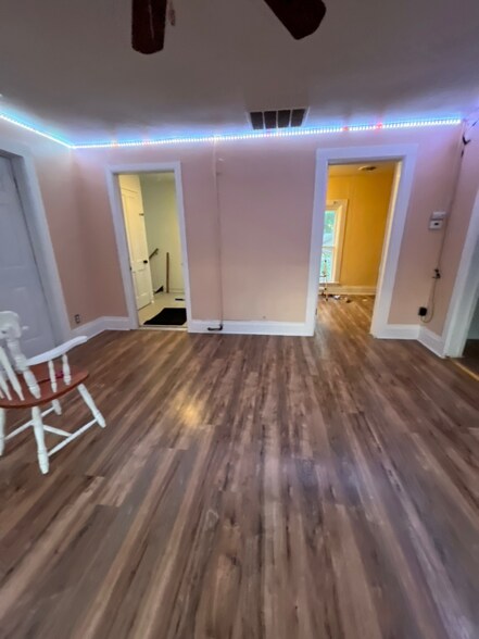 Building Photo - 19 Oakwood Ave