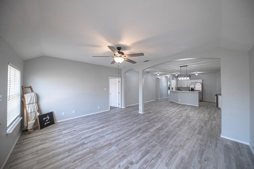 Building Photo - 2207 Medford Ct