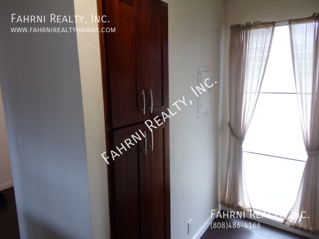 Building Photo - PALEHUA GARDENS - Upgraded 3 Bedroom Townhome