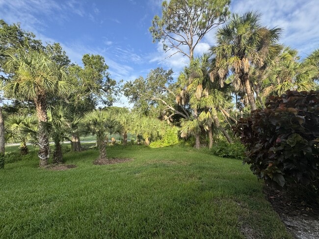 Building Photo - 815 Montrose Dr