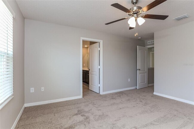Building Photo - 360 Fern Ct