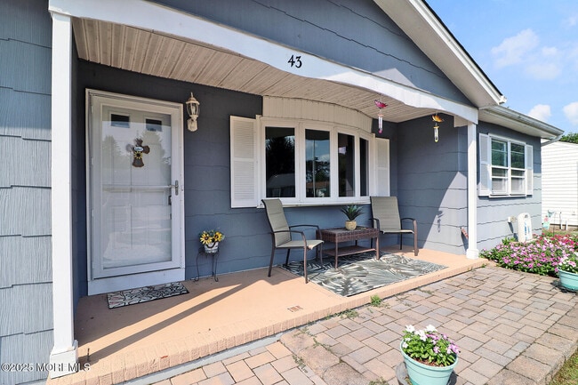 Building Photo - 43 Whitmore Dr