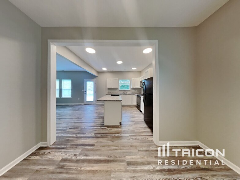Building Photo - 1094 Tomahawk Pl