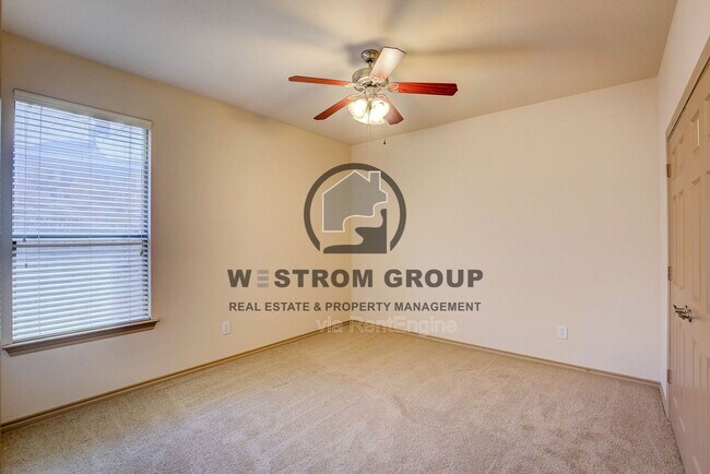 Building Photo - 3217 Hornbeam St