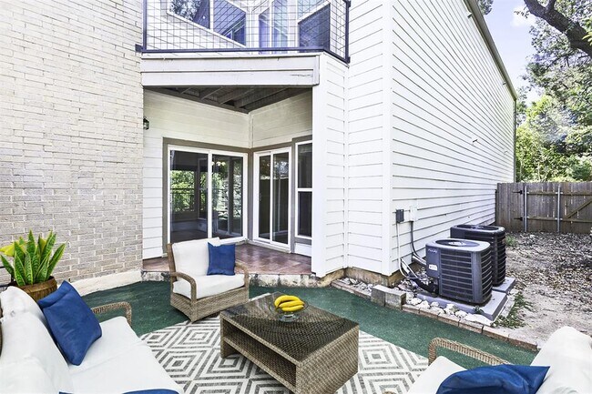 Building Photo - 6600 Valleyside Rd