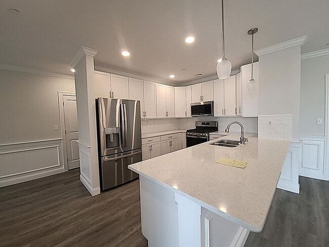 Building Photo - "Spacious 2-Bed, 2-Bath Gem in Medford - 1480 Sq Ft of Comfort Awaits!"