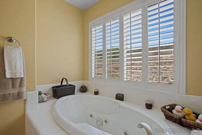 Building Photo - 4559 Foxborough Dr